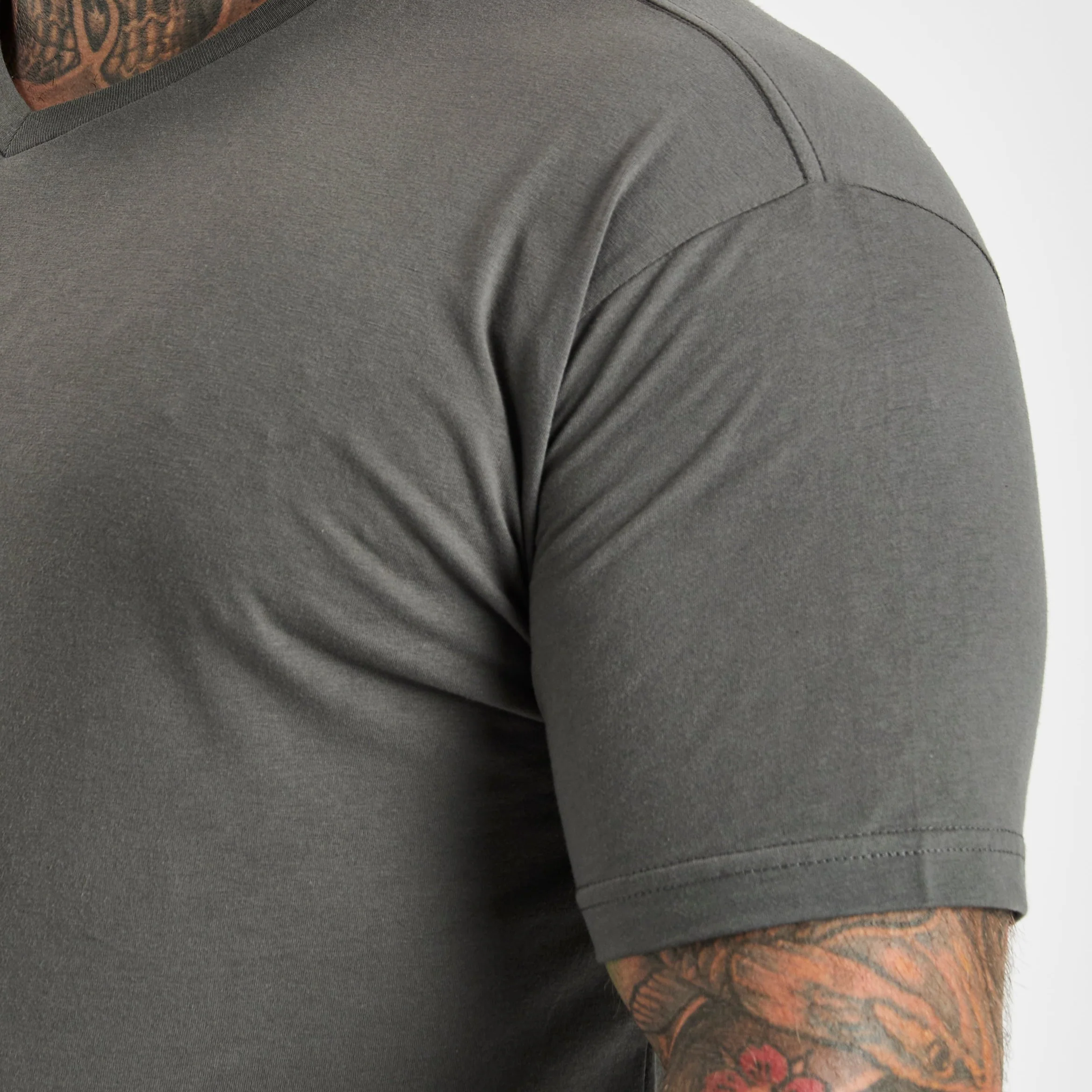 Carbon V-Neck - Image 5